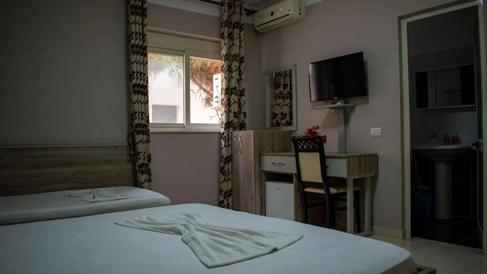 ***  Hotel Niagara دراس ألبانيا