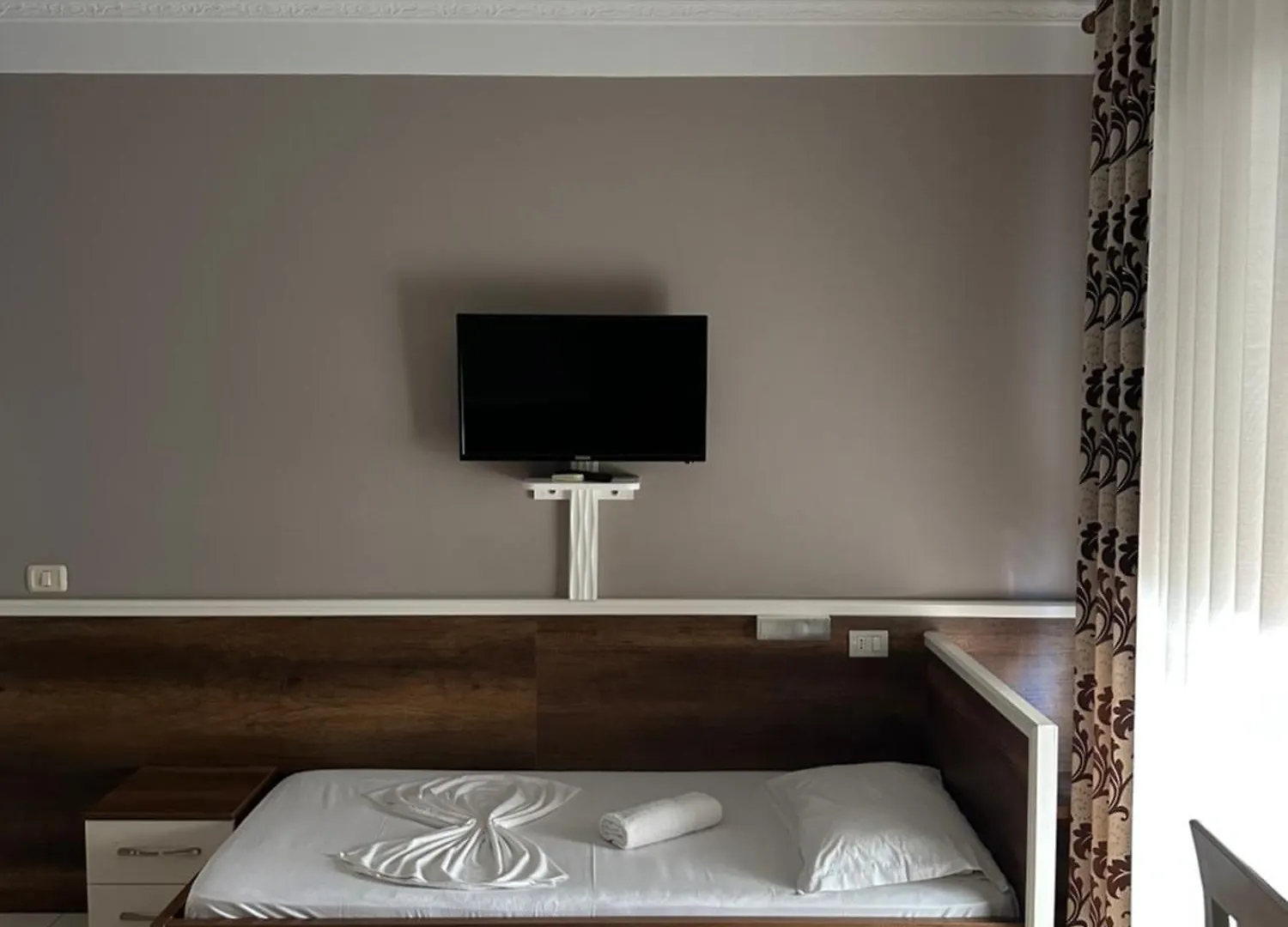 Hotel Niagara Dıraç