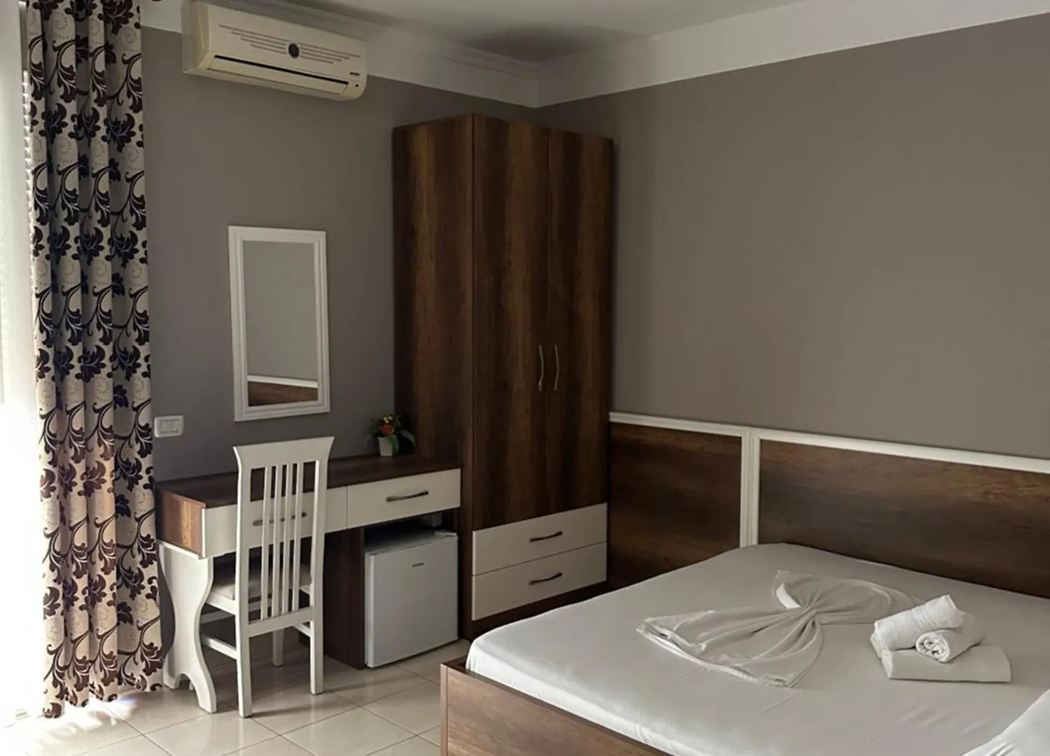 Hotel Niagara دراس