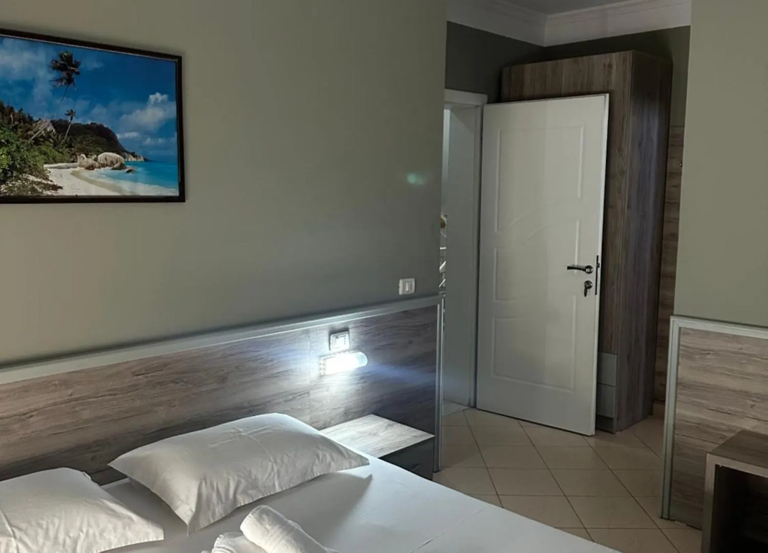 Hotel Niagara دراس