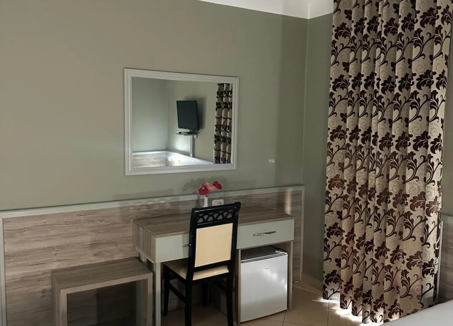 Hotel Niagara دراس