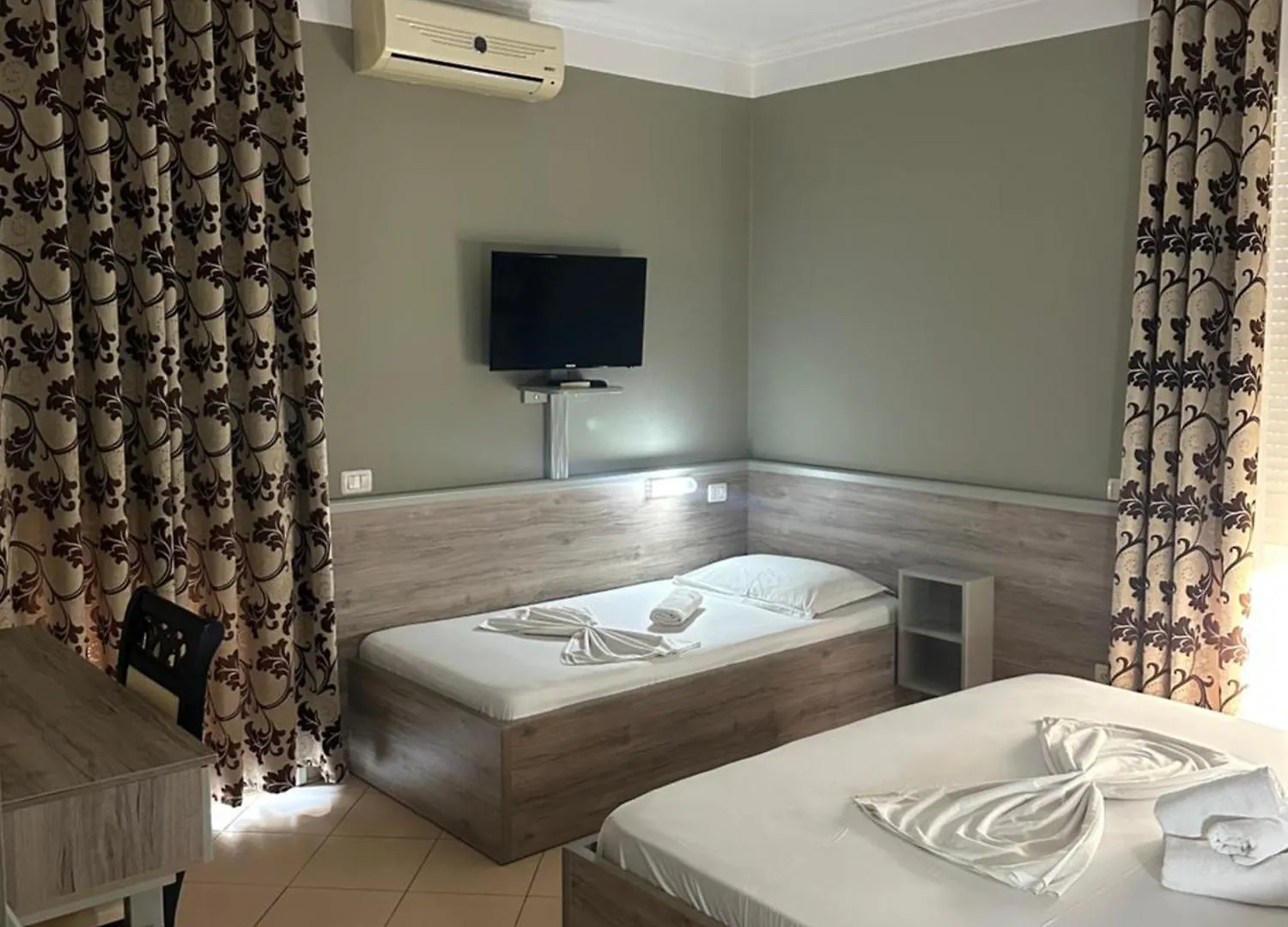Hotel Niagara دراس