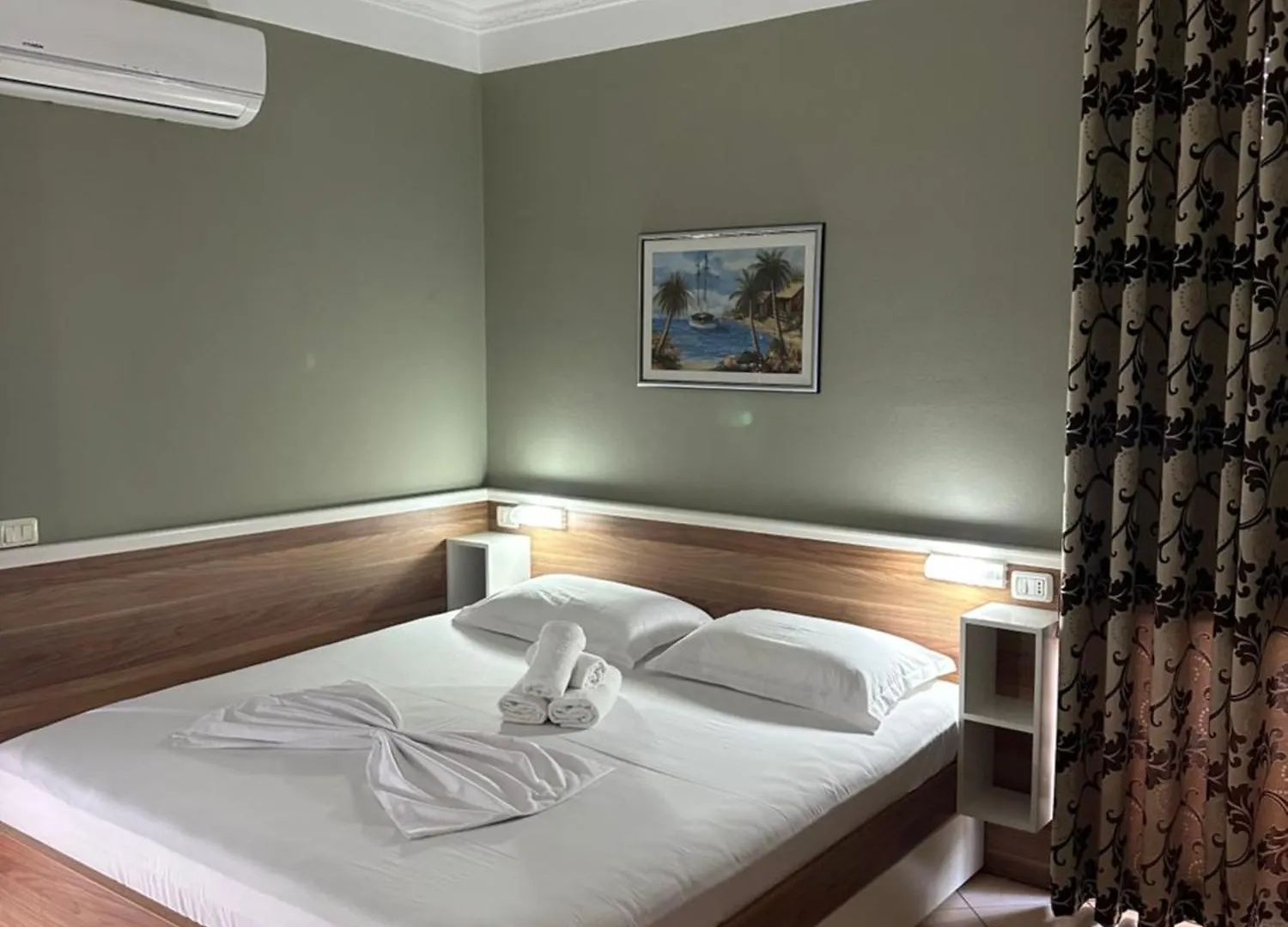 Hotel Niagara دراس