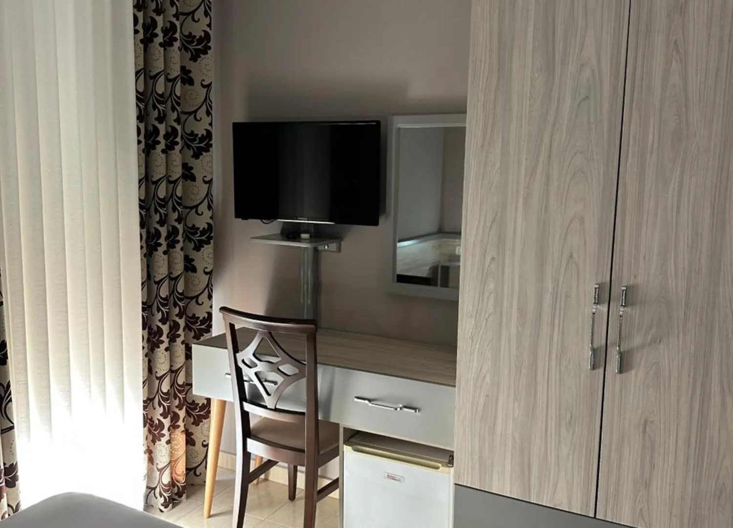 Hotel Niagara Dıraç