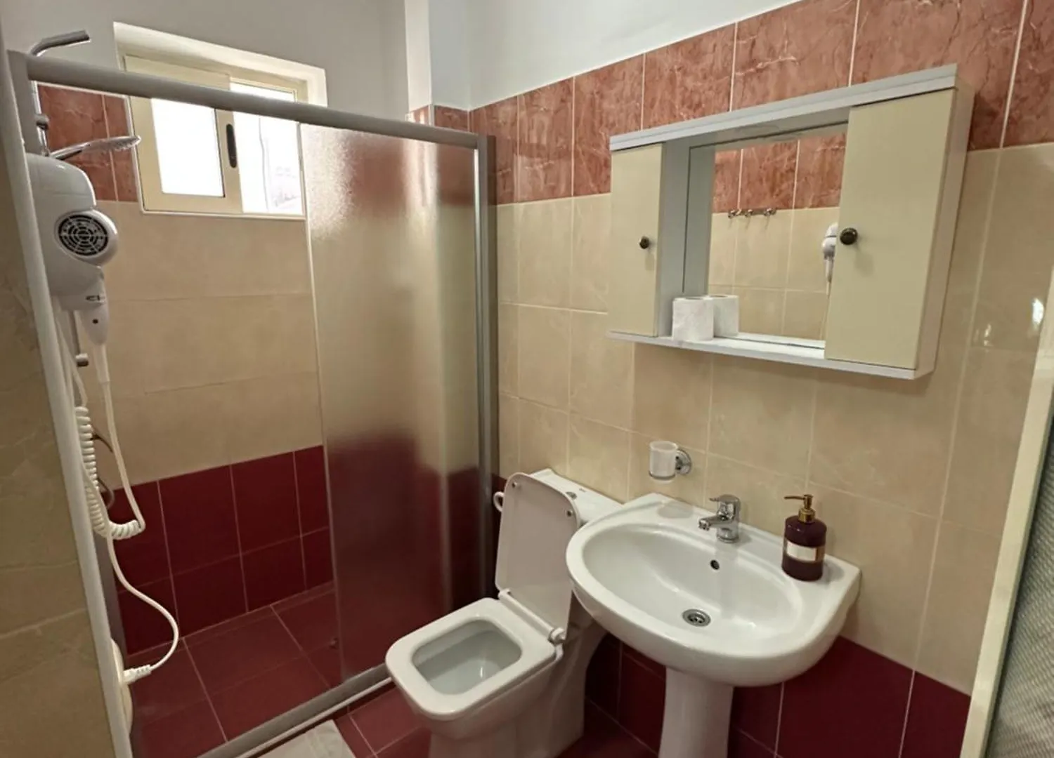 Hotel Niagara دراس